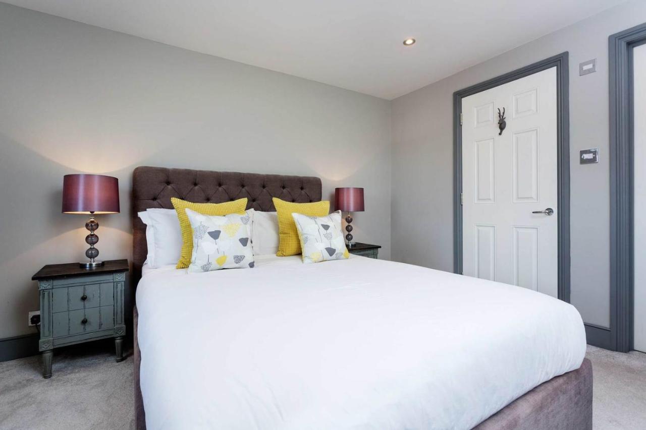 Fulham, - Stylish 5 Bedroom House * London