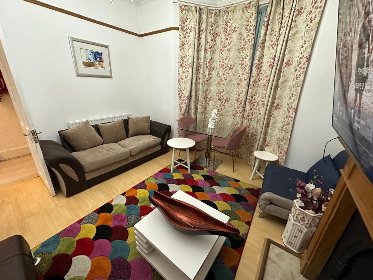 4 Double Bed Family 15 Mins From Central Ldn Lejlighed *