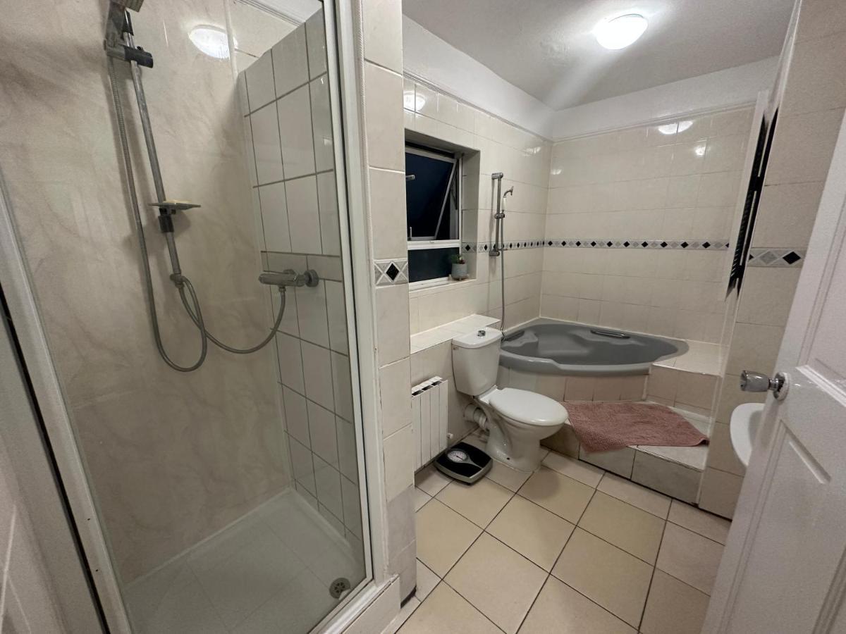 4 Double Bed Family 15 Mins From Central Ldn Lejlighed London
