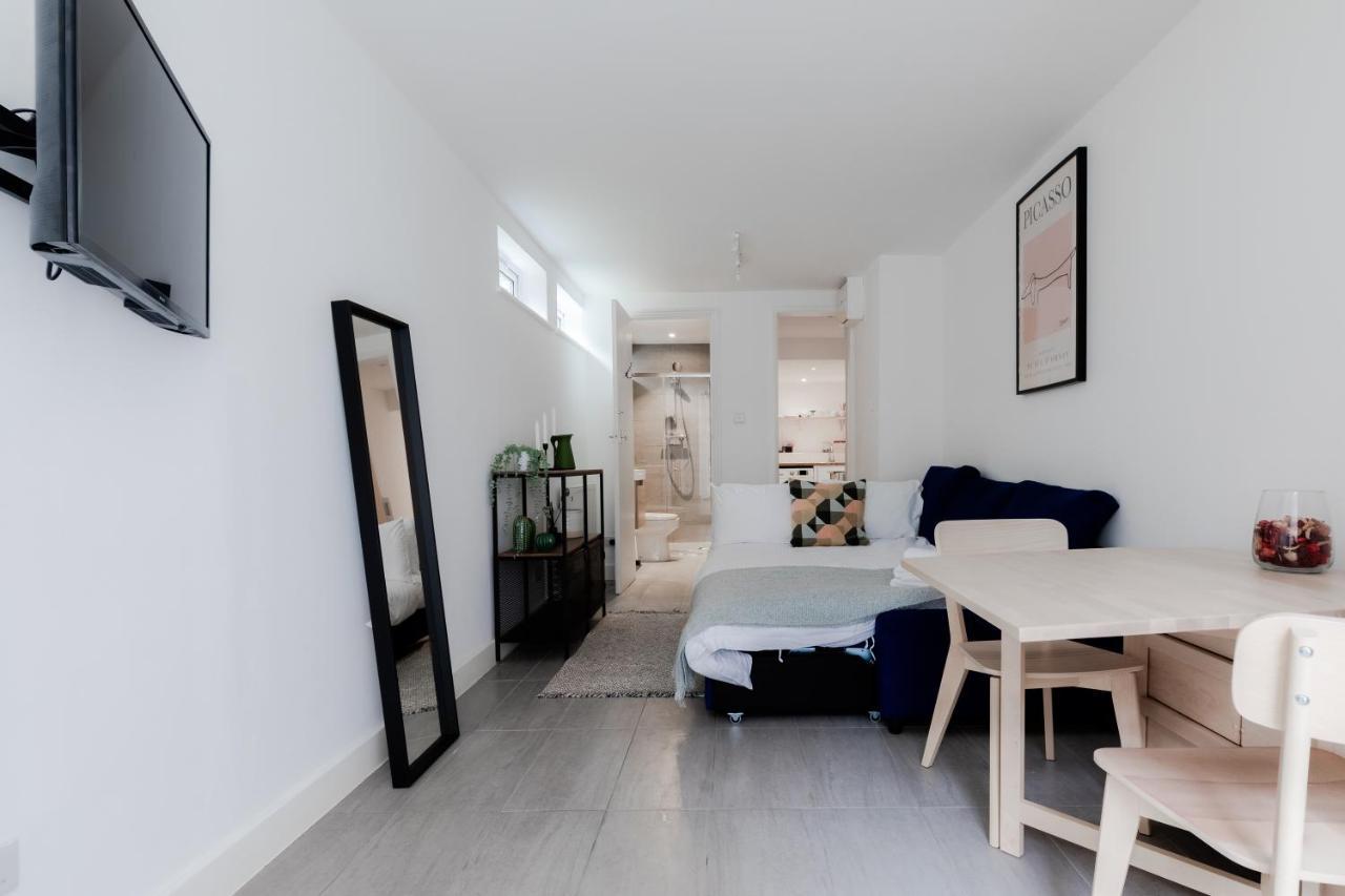 Bright & Charming Hampstead Garden Studio * Londra