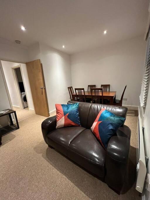 Spacious 2bed/2bath Flat Next To Eye Lejlighed *