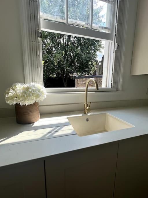 Stunning Two Bed Flat In Angel Appartement Londen