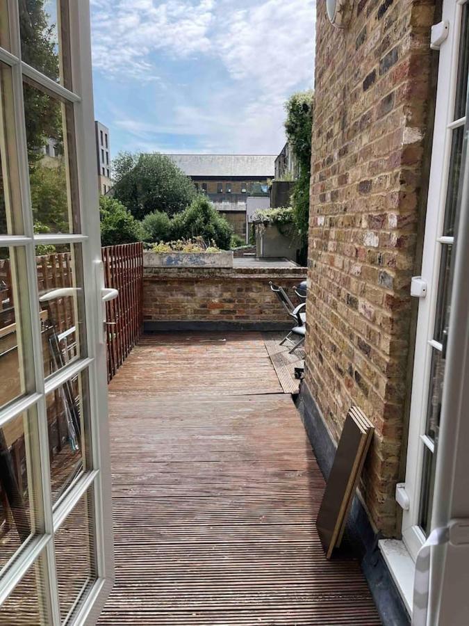 Lägenhet Quiet And Cozy 2 Seperate Bedrooms And 2 Bathroom With Terrace London