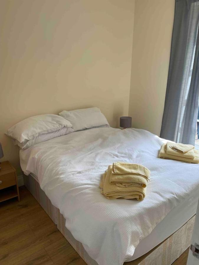 Lägenhet Quiet And Cozy 2 Seperate Bedrooms And 2 Bathroom With Terrace London