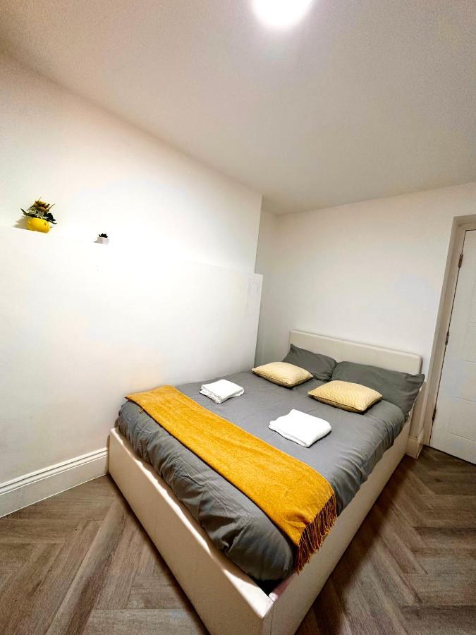 Hébergement de vacances Charming 4 Bedrooms House With Garden In Heart Of Camden Londres