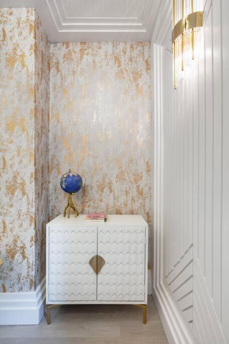 1lsr - High-end Luxury 2 Bed Designer Apartment *
