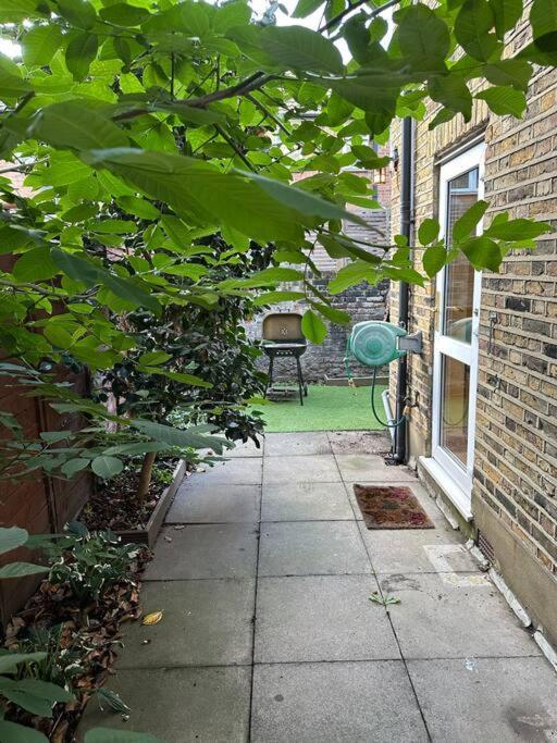 Apartment Cozy 2 Bed Flat ! Amazing Bath!