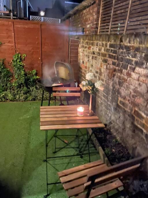 Cozy 2 Bed Flat ! Amazing Bath! Apartment