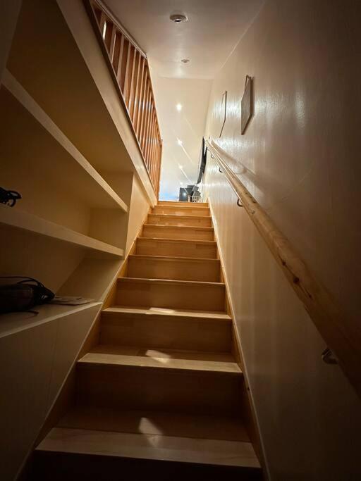 Cozy 2 Bed Flat ! Amazing Bath! London