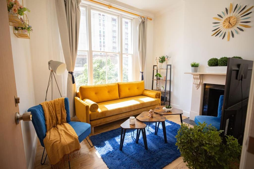 Lägenhet Perfect Location 4bed 2 Bath Spacious
