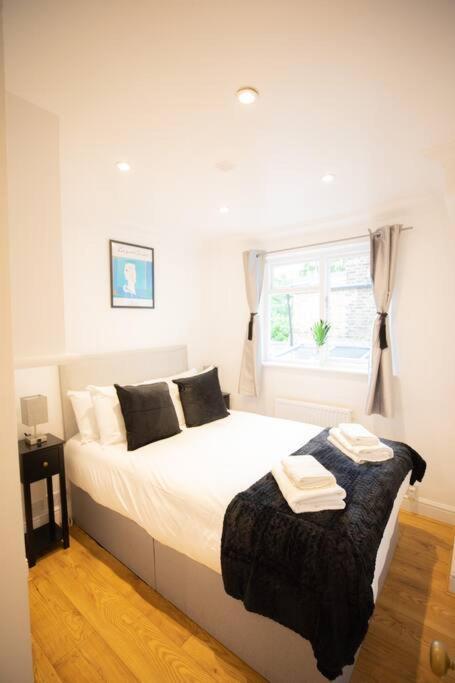 Lägenhet Perfect Location 4bed 2 Bath Spacious *