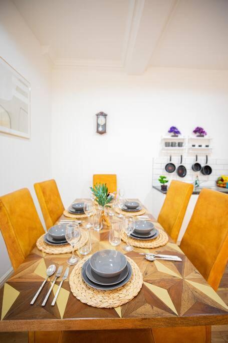 Perfect Location 4bed 2 Bath Spacious Lägenhet *