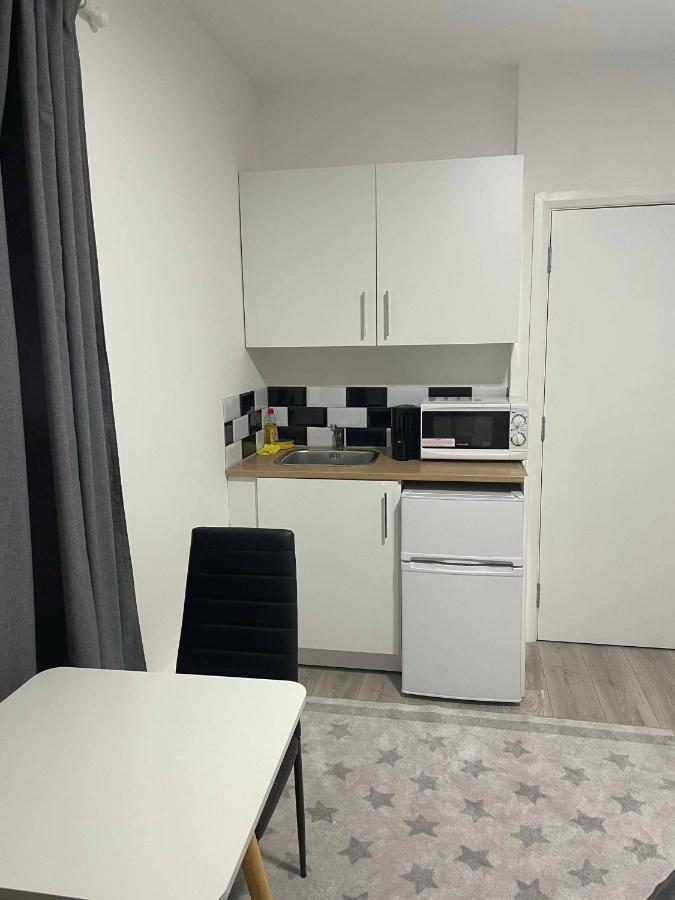 Flat Private Bathroom Wc And Kitchenette