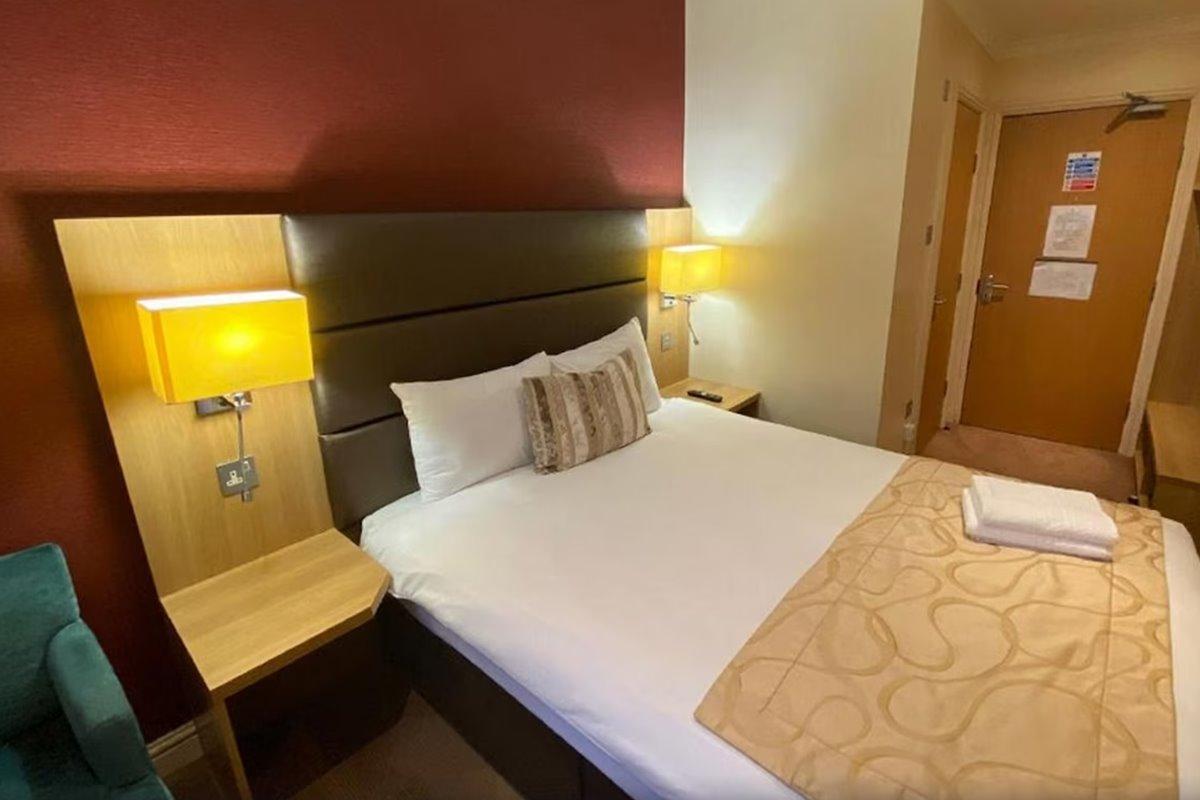 Lancaster Court Hotel 3*