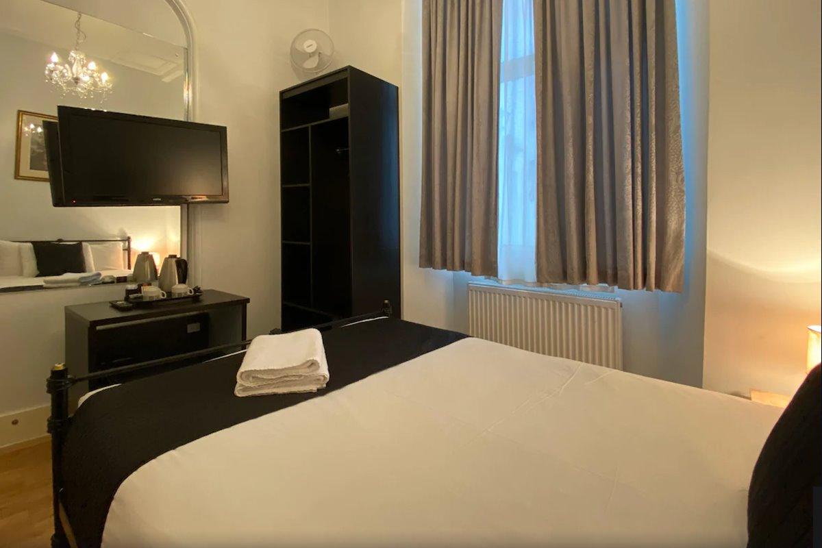 Lancaster Court 3*