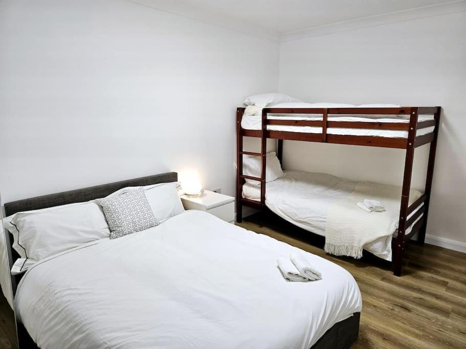 Wonderful In Wembley Apartment