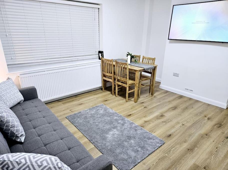 Wonderful In Wembley Apartment *