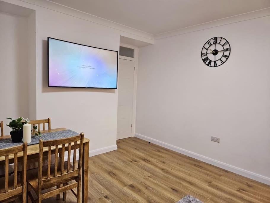Wonderful In Wembley Apartment *