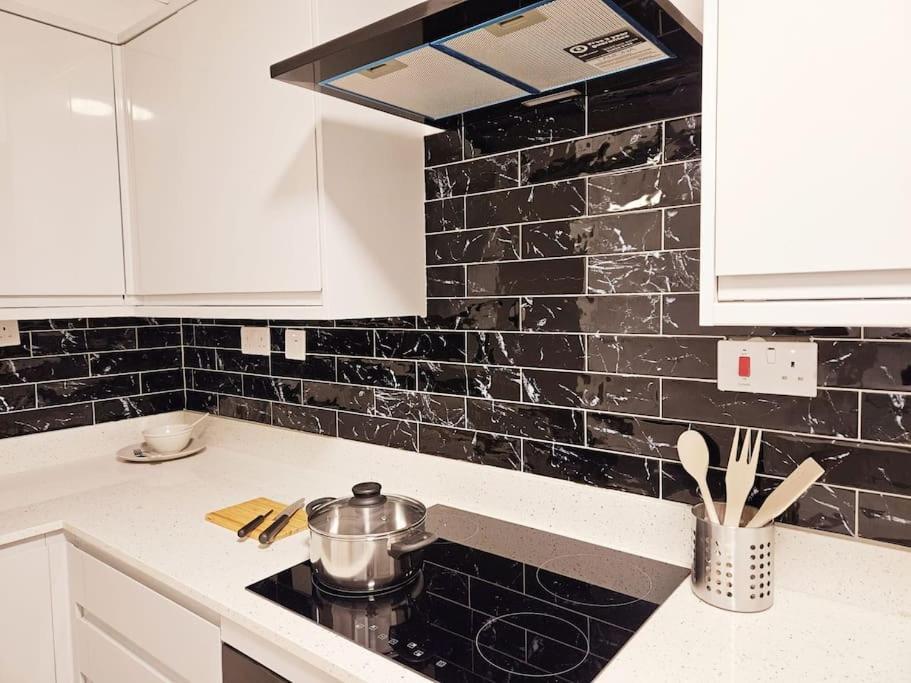 Wonderful In Wembley Apartment *