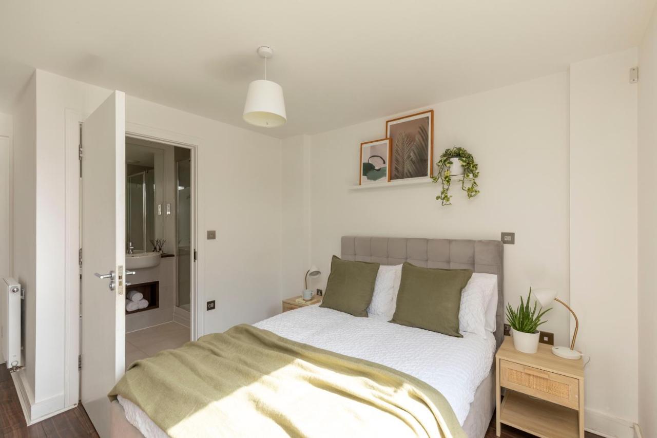 Modern Luxe Just 10 Mins From Tower Bridge! Easy Access To Tube And Bus * Londen