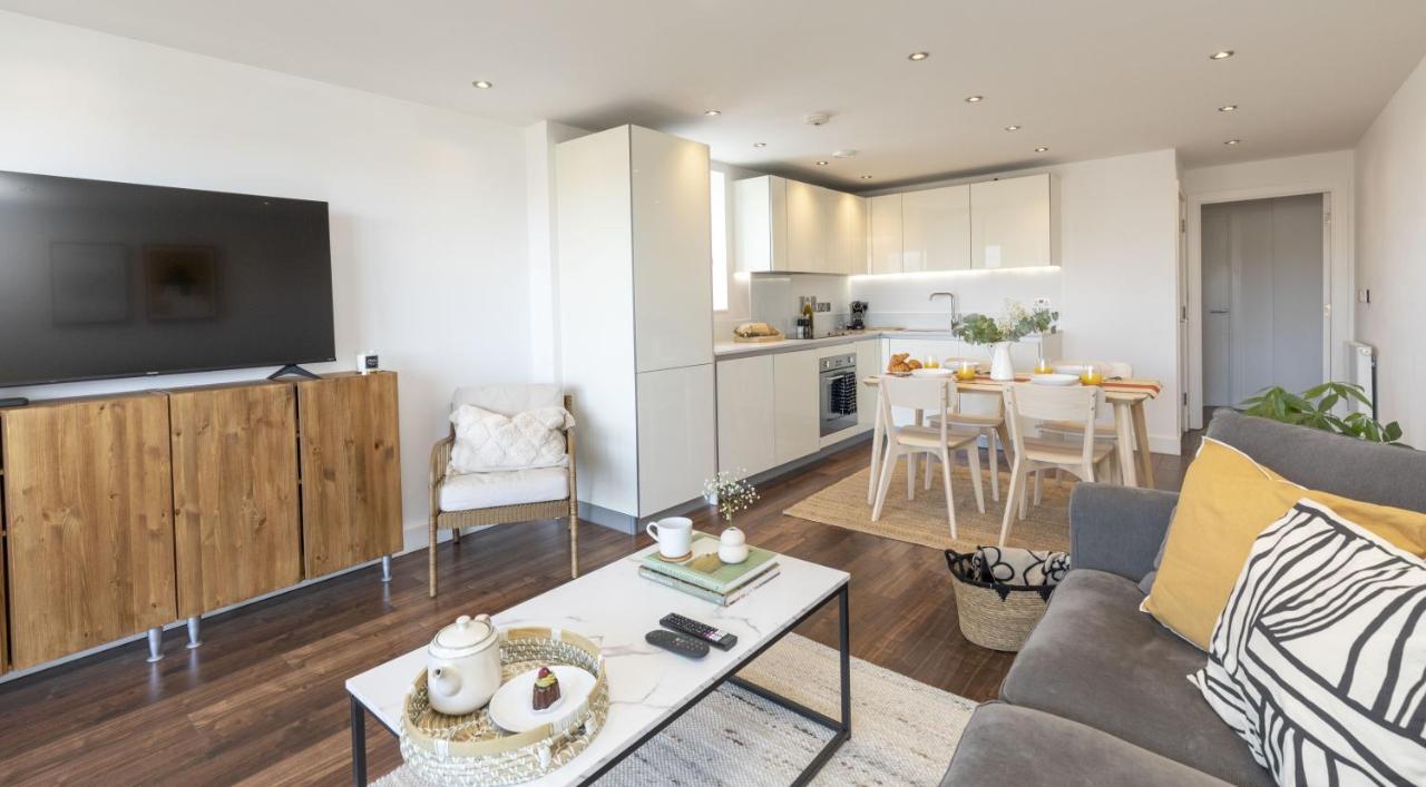 Modern Luxe Just 10 Mins From Tower Bridge! Easy Access To Tube And Bus * Londen