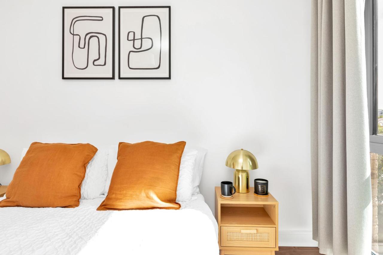 Modern Luxe Just 10 Mins From Tower Bridge! Easy Access To Tube And Bus Londen