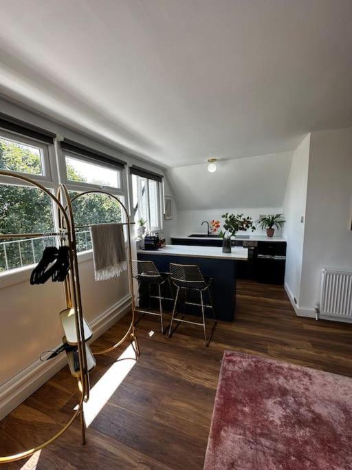 Boutique Near Regent's Park N10 * London
