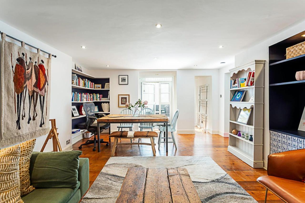 Style Three Bedroom House Londen