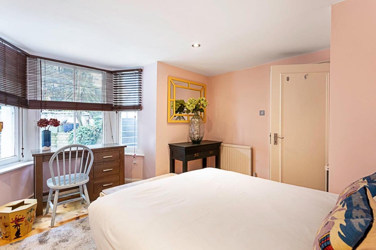 Style Three Bedroom House Londen