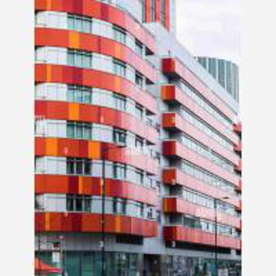 Tee Sweetlux In Canning Town * London