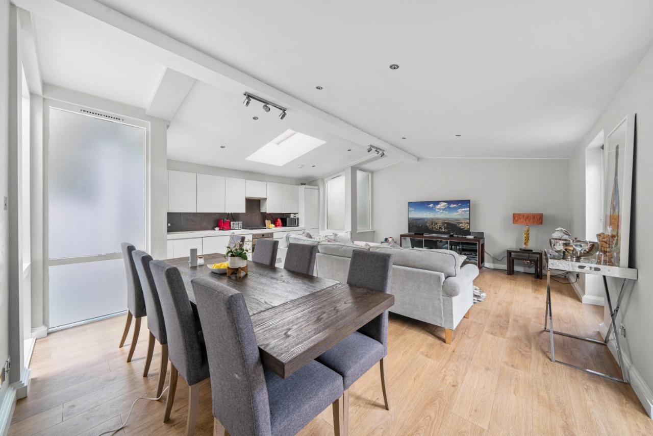 Captivating 3-bed House In Holland Park Ferienhaus London