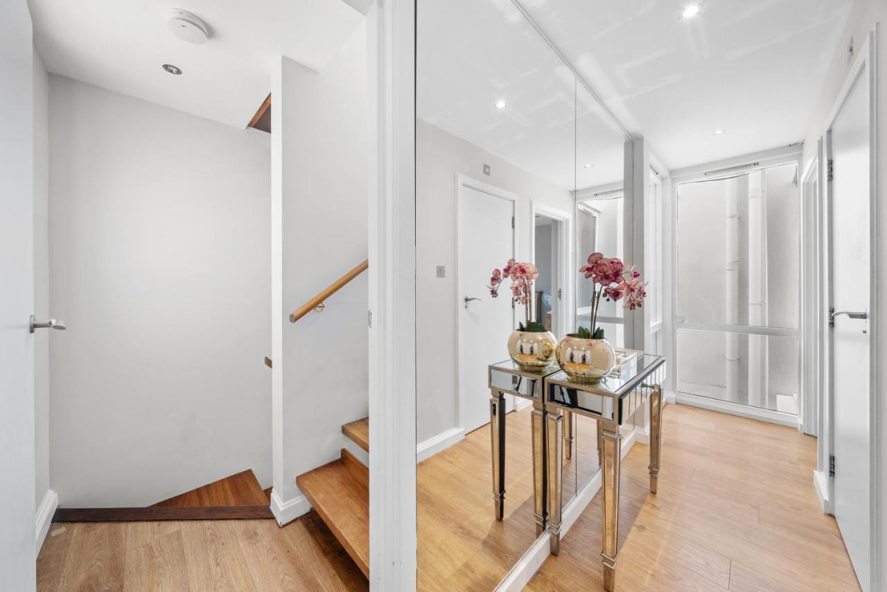 Ferienhaus Captivating 3-bed House In Holland Park London