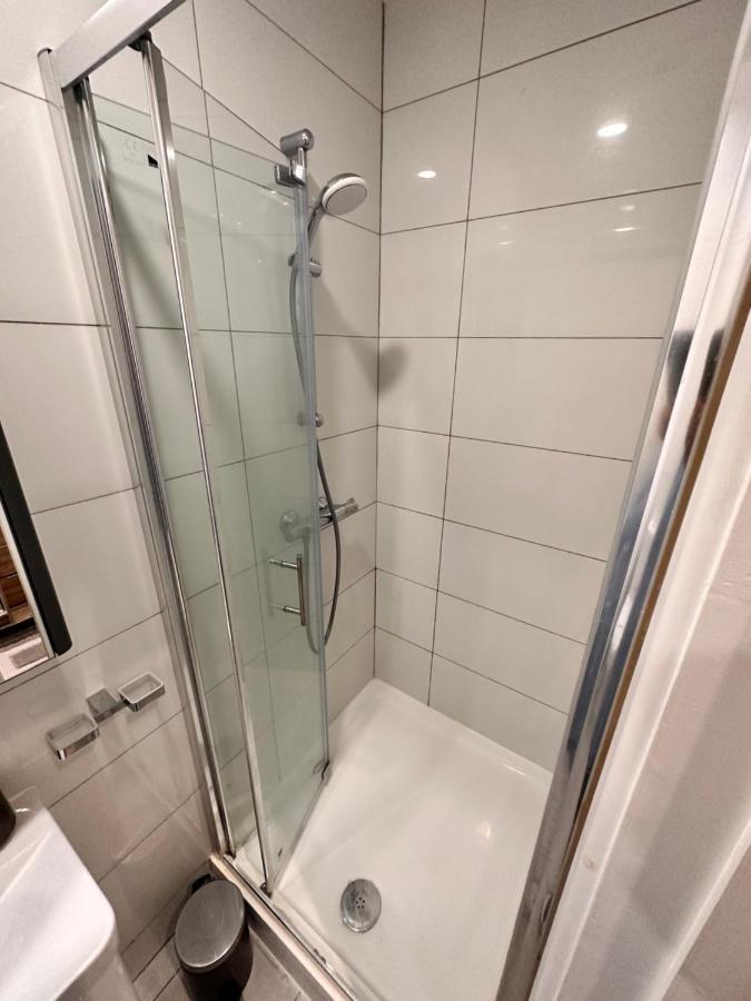 Gasthof Double And Single In Bromley By Bow *