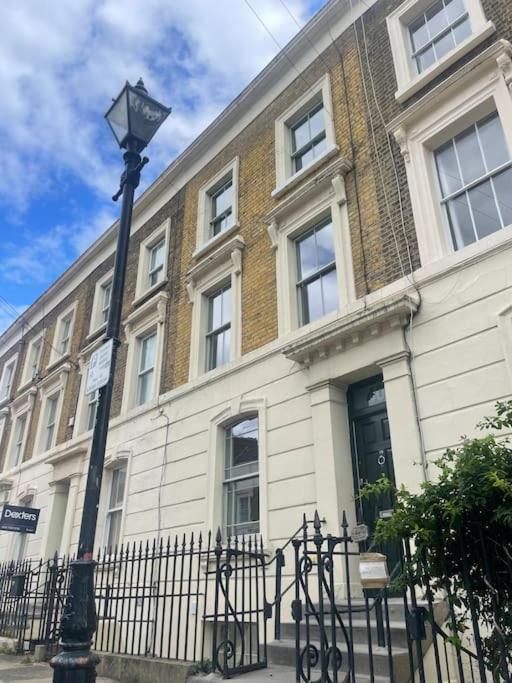 Beautiful Victorian House, Sleeps 12 * London