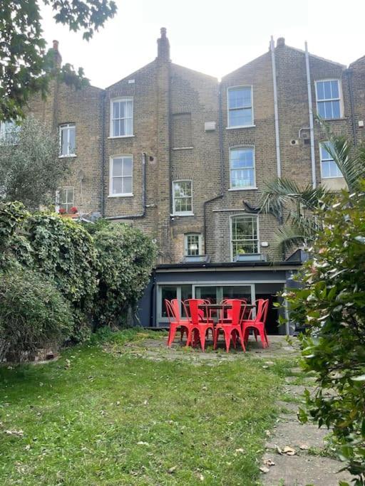 Holiday home Beautiful Victorian House, Sleeps 12 London