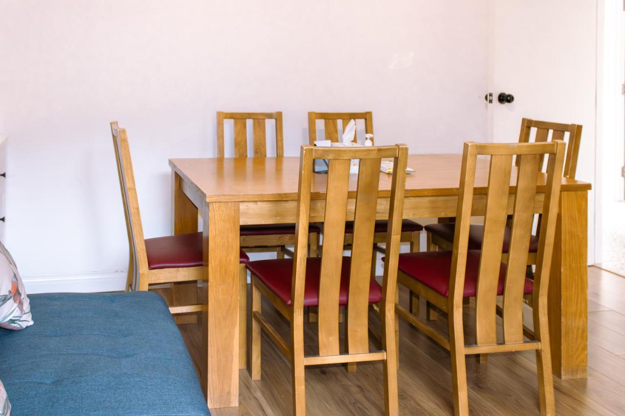 4 Bedroom Near Centre 2-min Walk To Metro !! Business & Family Friendly!! Apartment London