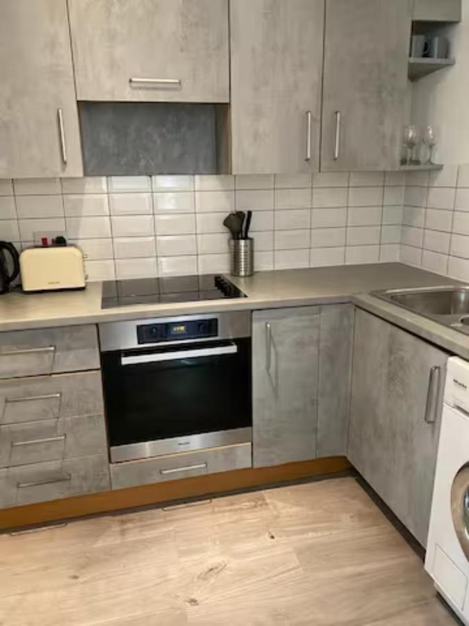 Modern & Spacious 2bd In Limehouse Londra