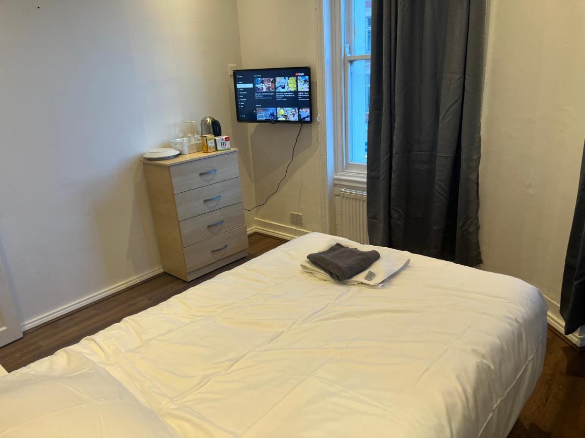 Y2 Bed & Breakfast Londen