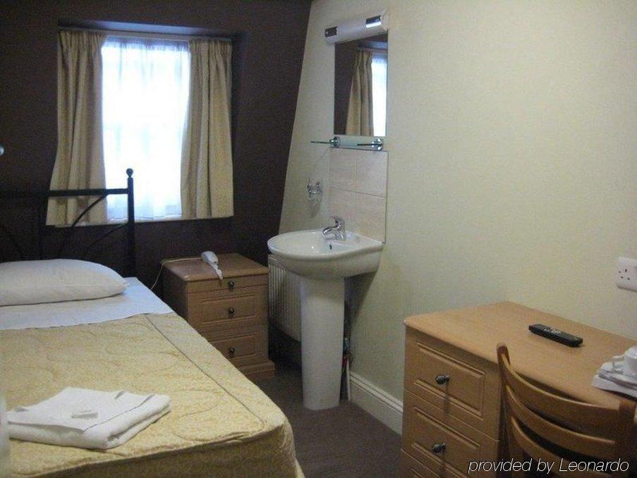 Oyo Golders Hotel 3*