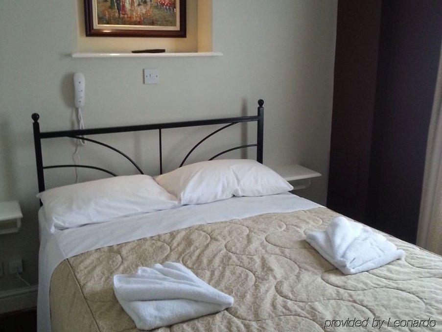 Oyo Golders Hotel 3*