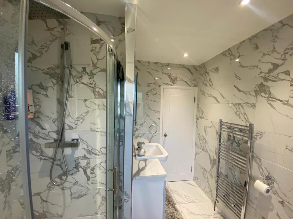 Séjour chez l'habitant Twin/king Private Bedrooms In Beautiful Homestay With Private Parking Londres