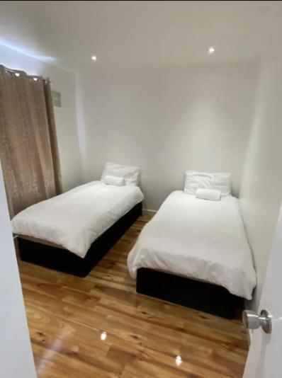 Twin/king Private Bedrooms In Beautiful Homestay With Private Parking Séjour chez l'habitant *