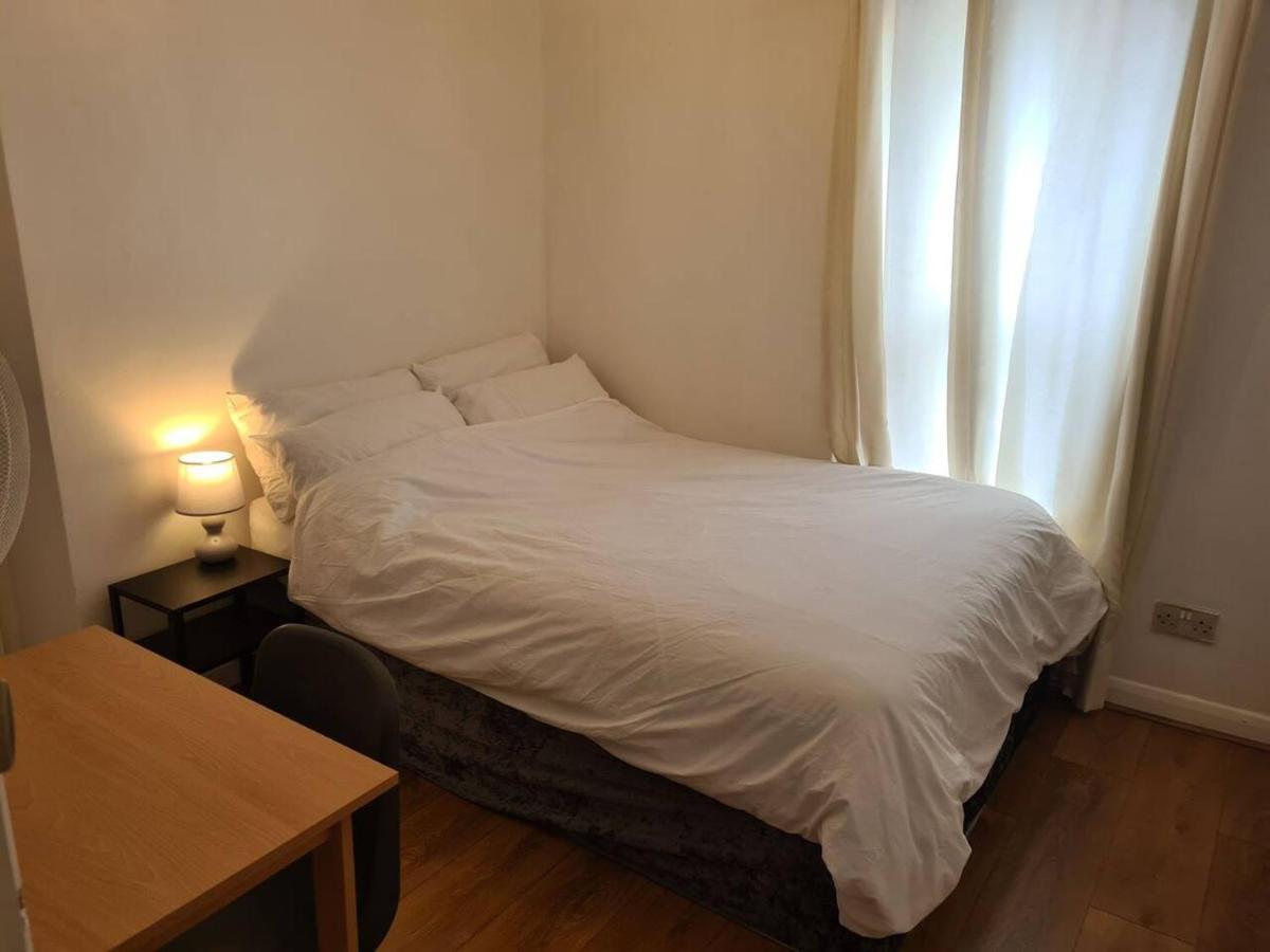 Tower Bridge Central: 4-bed House With Parking For 9 Holiday home