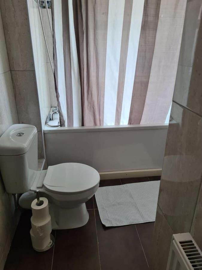 Tower Bridge Central: 4-bed House With Parking For 9 Holiday home *