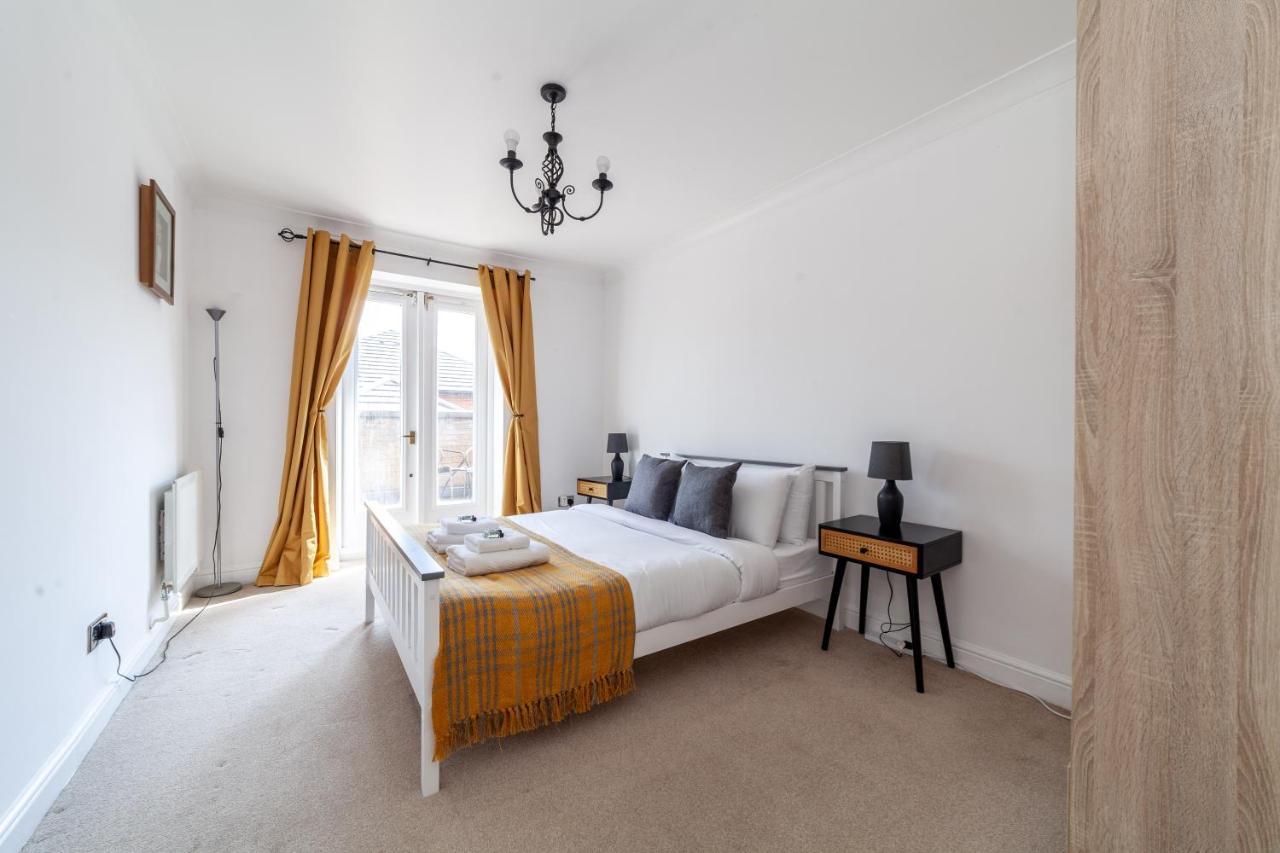 Newly Refurbished 2br Flat Near Excel Centre Lägenhet *
