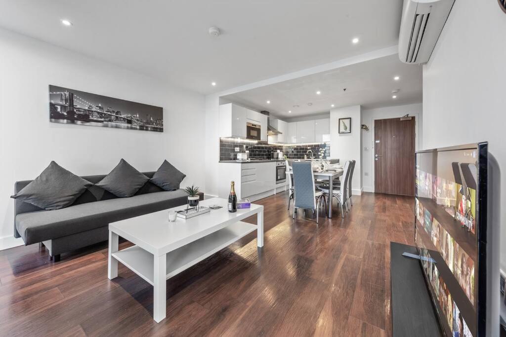 Lägenhet Amazing Britania 1 Bedroom Flat In Bp40