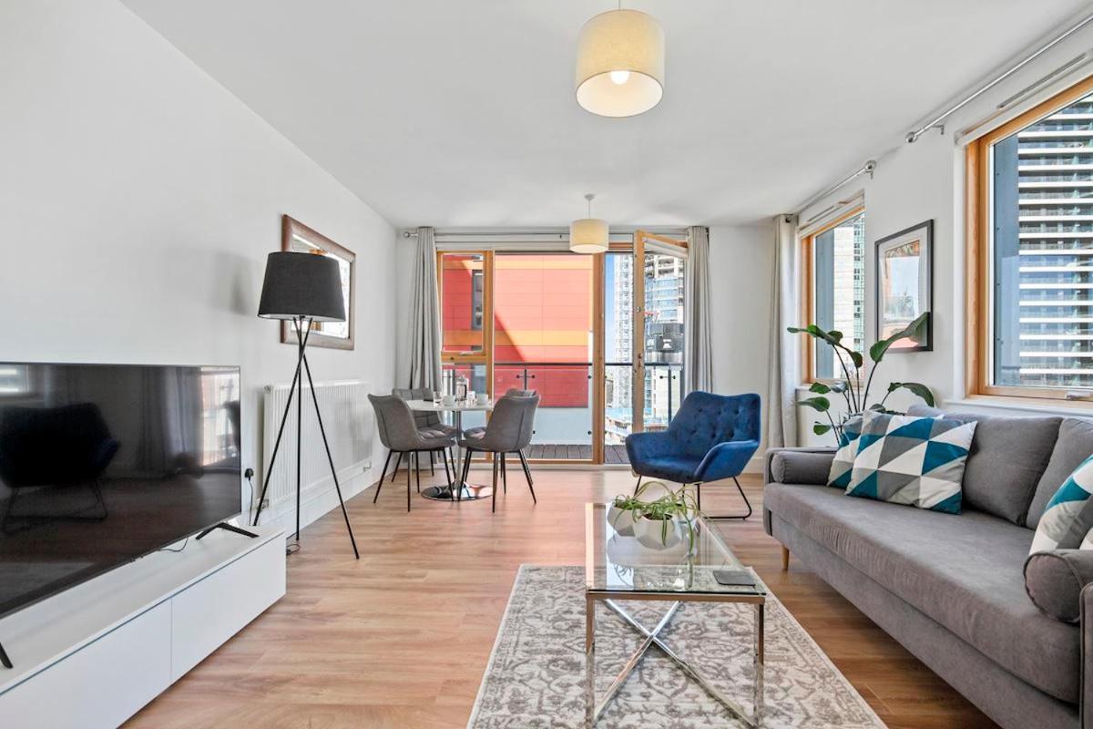 Cubo Canary Wharf Apartment London