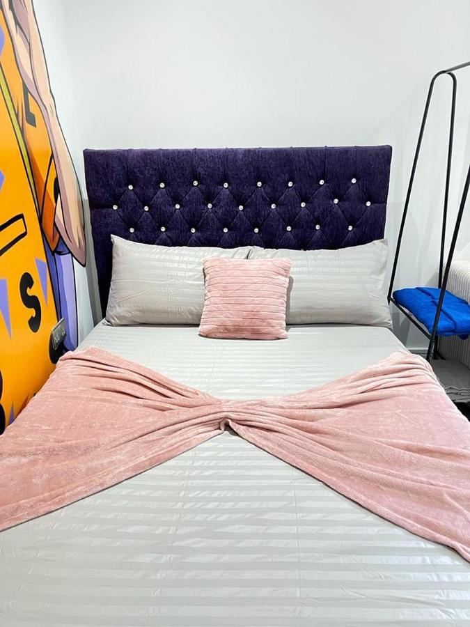 Studio Apartment *