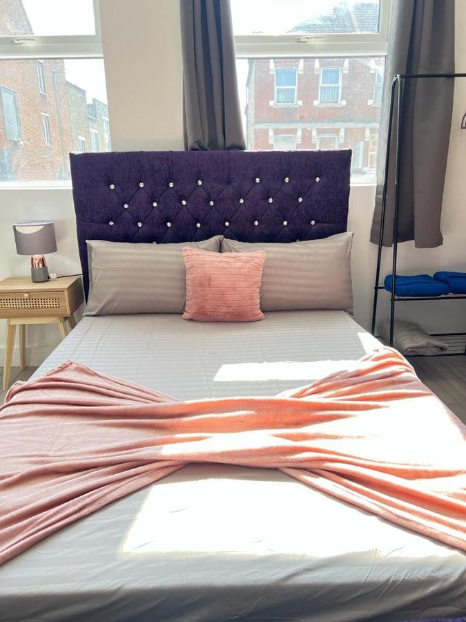 Studio Apartment *