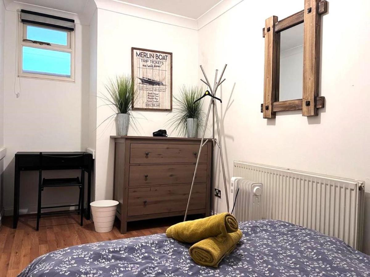 Aldgate Guest house *